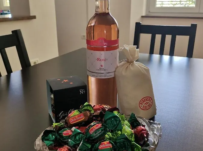 Apartma Vatovec شقة *